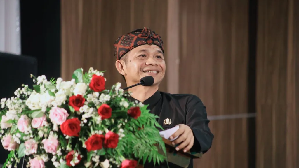 Bupati Purwakarta Om Zein saat memberikan sambutan dalam kegiatan Musrenbang RKPD Tahun 2026 dan Forum Konsultasi Publik RPJMD Tahun 2025-2029 di Bale Sawala Yudistira, Rabu 19 Maret 2025. (Foto: Diskominfo Purwakarta)