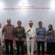 Kepala Eksekutif Pengawas Perbankan OJK Dian Ediana Rae bersama Gubernur Jabar Dedi Mulyadi, saat pelantikan Kepala OJK Jabar Darwisman, di Gedung Pakuan, Kota Bandung, Selasa (25/3/25). (Foto: Istimewa)