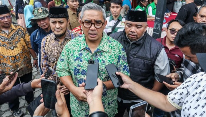 Farhan Minta Wisatawan Jaga Kebersihan saat Libur Lebaran di Bandung