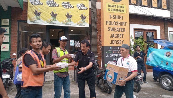 PWI Kota Bandung Bersama MS Glow dan Vilour Bagikan Takjil Gratis di 2 Titik