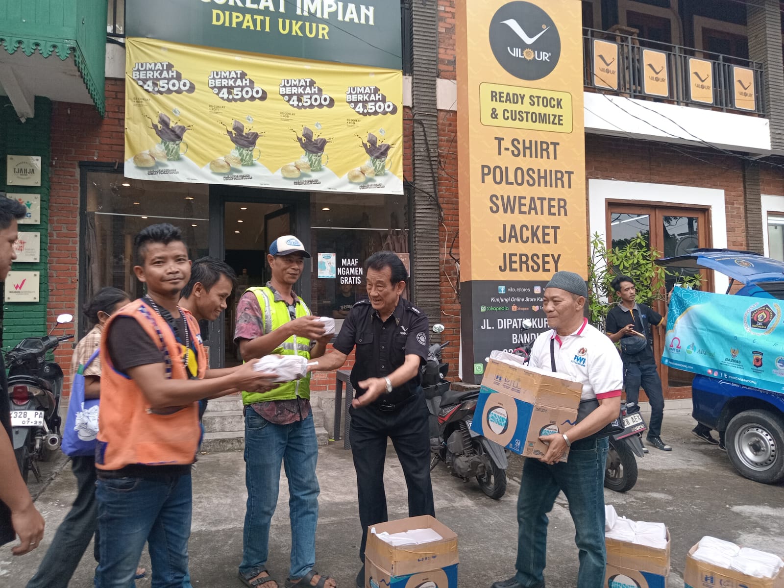 PWI Kota Bandung Bersama MS Glow dan Vilour Bagikan Takjil Gratis di 2 Titik
