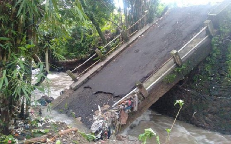 Jembatan Ambruk