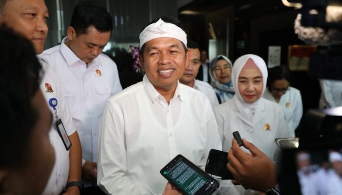 Didebat Soal Penghapusan Wisuda, Dedi Mulyadi Puji Aura Cinta: Anak Itu Pintar dan Berani…