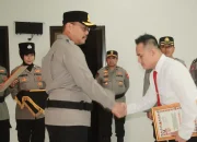 Polres Purwakarta Beri Penghargaan Anggota Berprestasi: Ungkap Kasus Viral hingga Juara Karate Nasional!