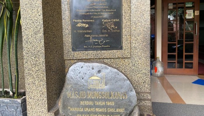 Masjid Tertua di Bandung Ini yang Menyimpan Al-Qur’an Tangan Pertama dari Tahun 1870
