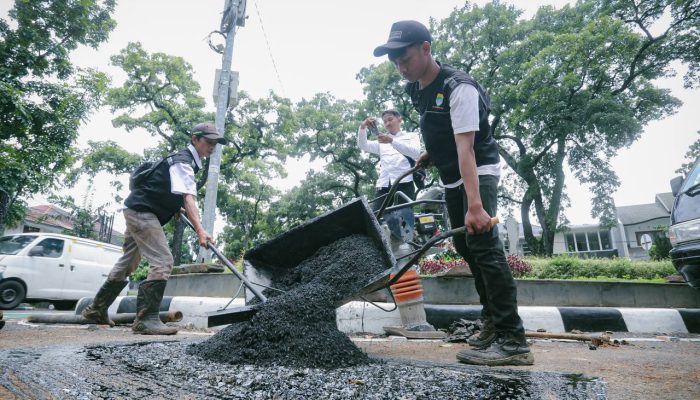 Jalan Rusak di Bandung? Laporkan Lewat Hotline Resmi Ini!