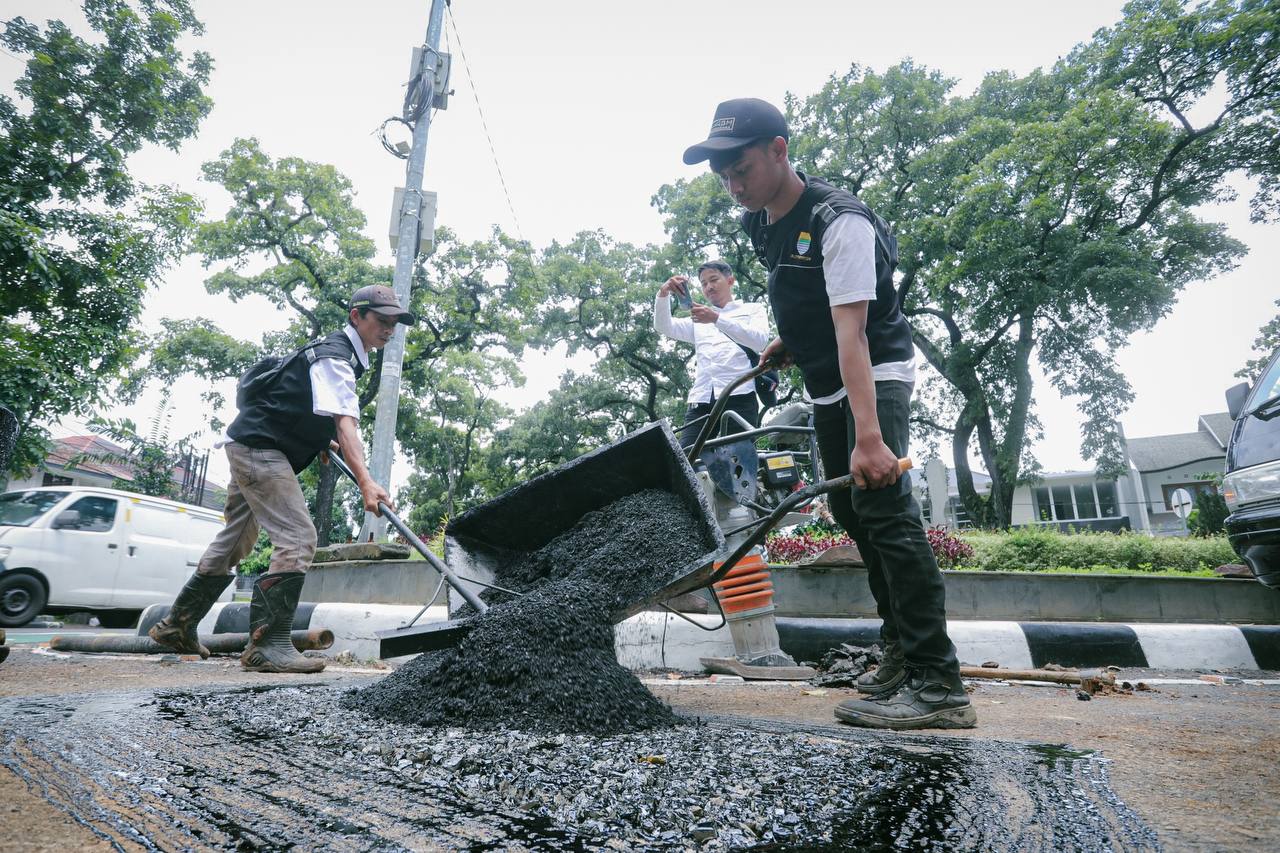 Jalan Rusak di Bandung? Laporkan Lewat Hotline Resmi Ini!