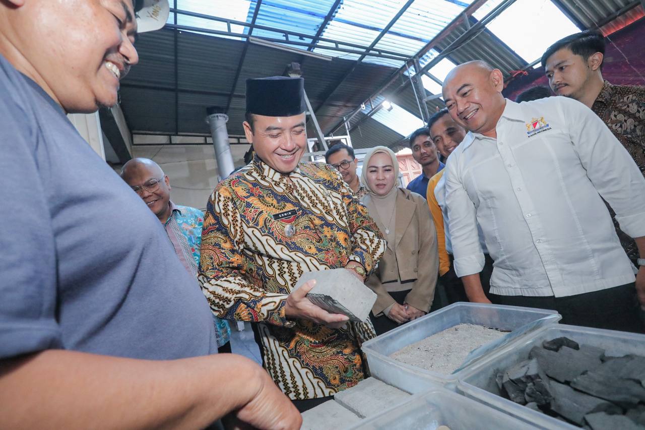 Bandung Jajaki Teknologi Canggih Pemusnah Sampah 'AutoThermiX'! Tanpa Bahan Bakar, Minim Emisi!