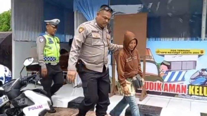 Pemudik ketinggalan bus