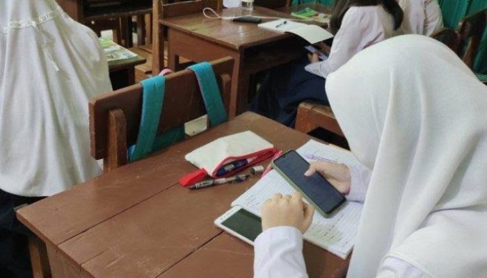 Wali Kota Bandung Kaji Aturan Baru! Siswa di Sekolah Tanpa HP, Mungkin?