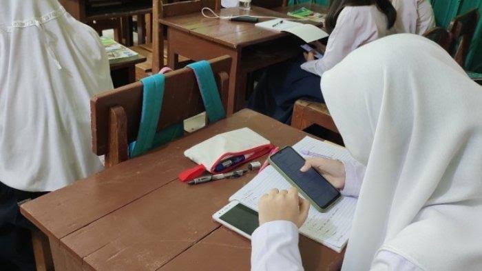 Wali Kota Bandung Kaji Aturan Baru! Siswa di Sekolah Tanpa HP, Mungkin?