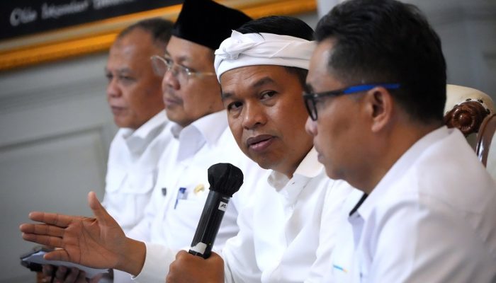 Kebijakan Dedi Mulyadi Soal Jam Masuk Sekolah Terancam Dibatalkan Kemendikdasmen