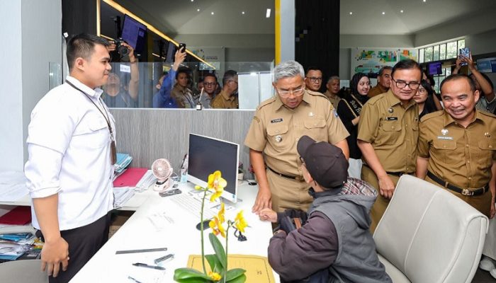 Farhan Pastikan Layanan Publik di Kota Bandung Kembali Normal