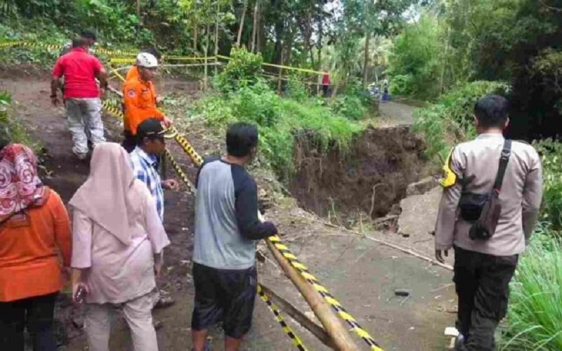 Longsor Sumedang