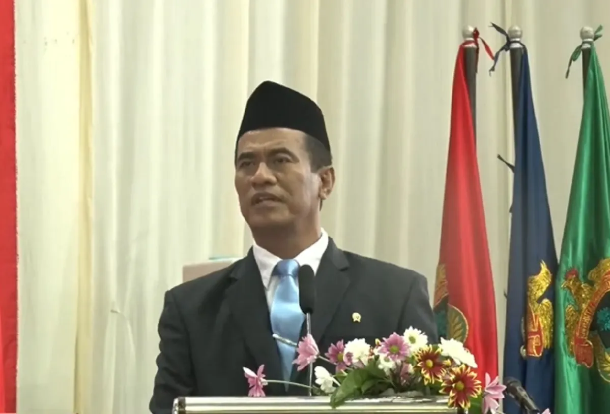 Mentan Andi Amran tetap sikat mafia beras demi swasembada pangan nasional, meski sempat ditegur Wapres karena menutup perusahaan besar milik pemimpin besar