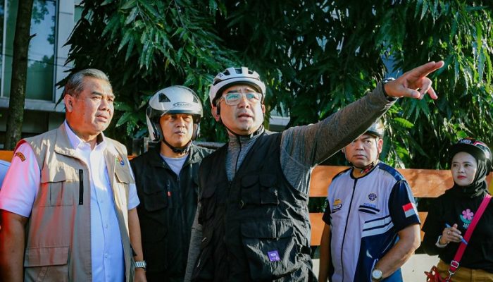 Tinjau Pakai Sepeda, Farhan Ungkap Kondisi Terkini Jalur BRT