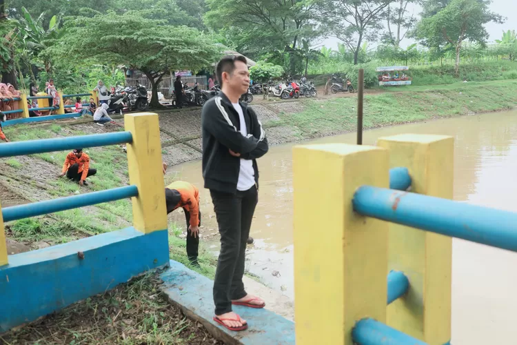 Om Zein pimpin Ngosrek di Situ Cigangsa, dorong gerakan bersih-bersih sebagai bentuk kepedulian terhadap lingkungan Purwakarta.