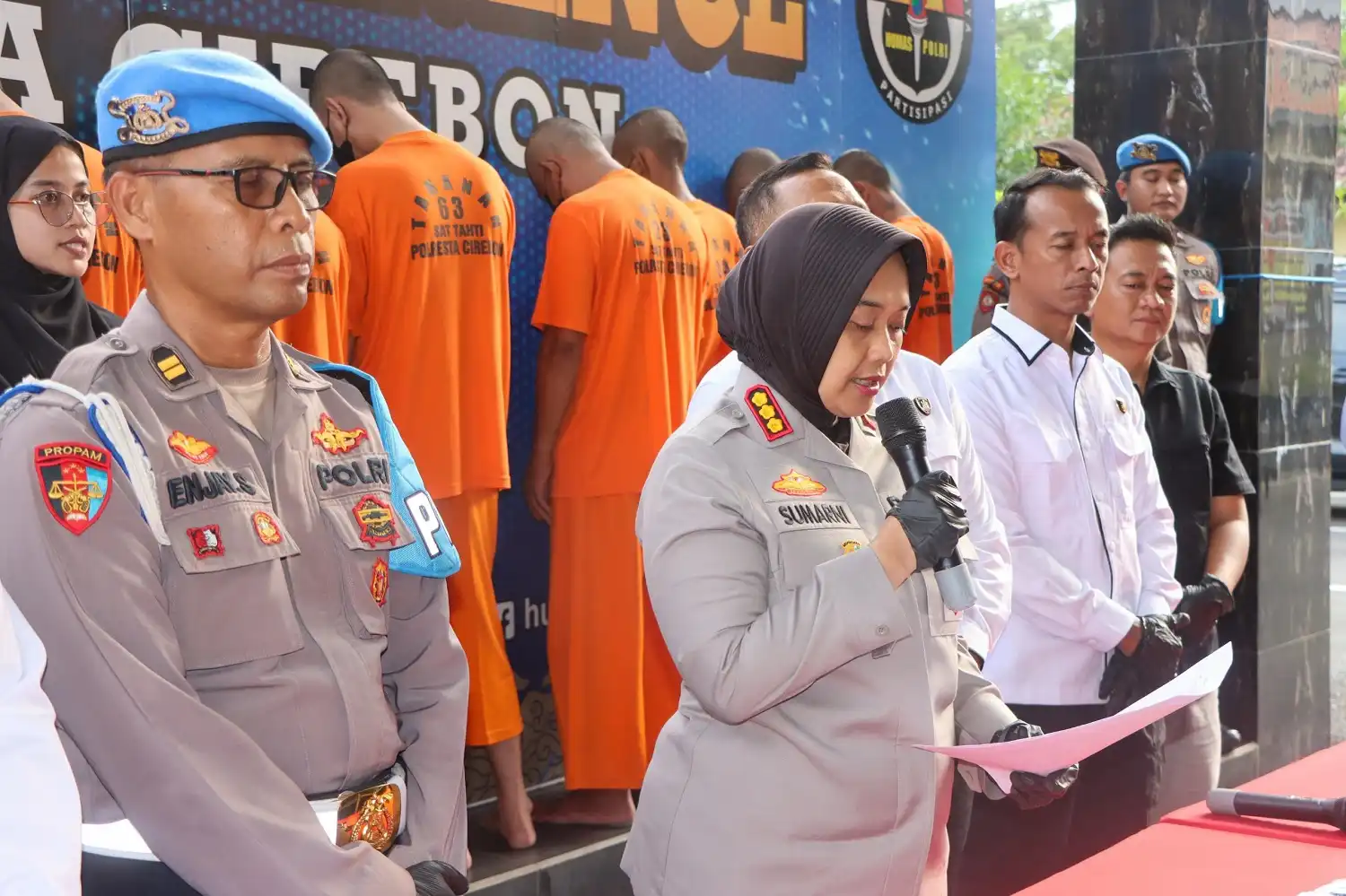 Polresta Cirebon ungkap 7 kasus narkoba April 2025, 9 tersangka ditangkap, sabu dan obat keras diamankan.