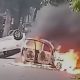 Mobil polisi di Kota Depok dibakar sekelompok massa. (foto: istimewa)