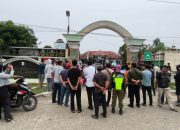 Warga Karangligar Geruduk Kantor Desa, Tuntut Kades Dicopot