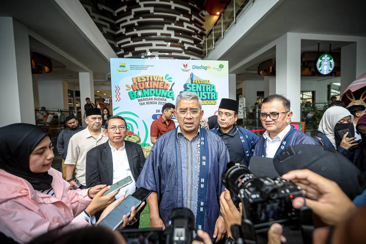 Wali Kota Bandung, Muhammad Farhan, mendorong UMKM untuk naik kelas dengan kemudahan perizinan dan insentif fiskal di Bandung