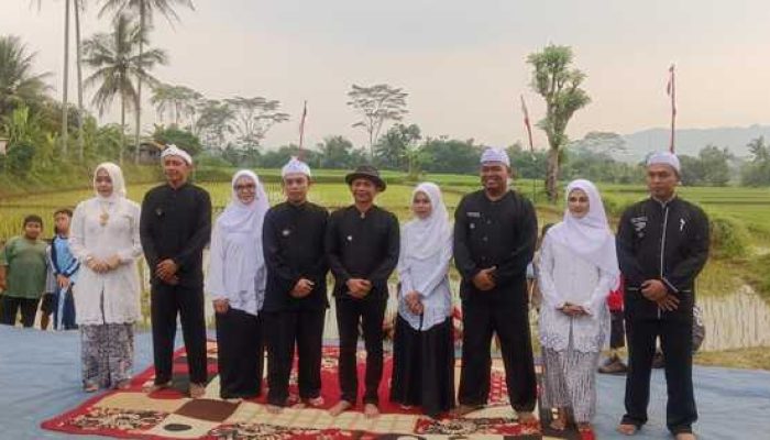 Empat Kades di Purwakarta Dilantik di Tengah Sawah, Ini Pesan Bupati Om Zein