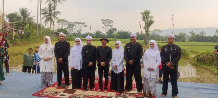 Pelantikan empat kepala desa di Purwakarta oleh Bupati Om Zein.