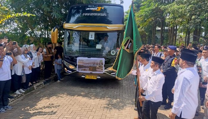 Bupati Purwakarta Lepas 445 Calon Jemaah Haji Kloter 5, Om Zein Sampaikan Pesan Ini