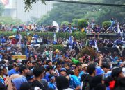 Pemkot Bandung Gelar Nobar Serentak di 30 Kecamatan, Farhan Minta Bobotoh Rayakan Kemenangan Secara Elegan