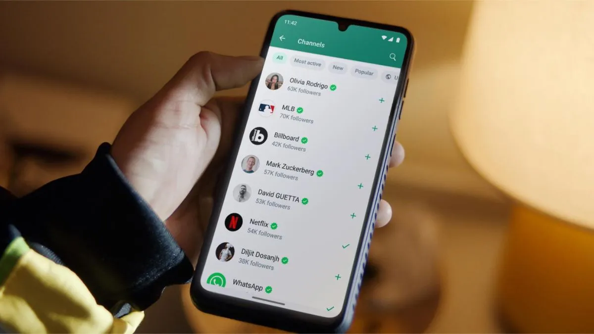 Cara mudah melihat semua isi chat WhatsApp pasangan lewat fitur Export Chat. Cek daftar kontak dan aktivitas chat terbaru!