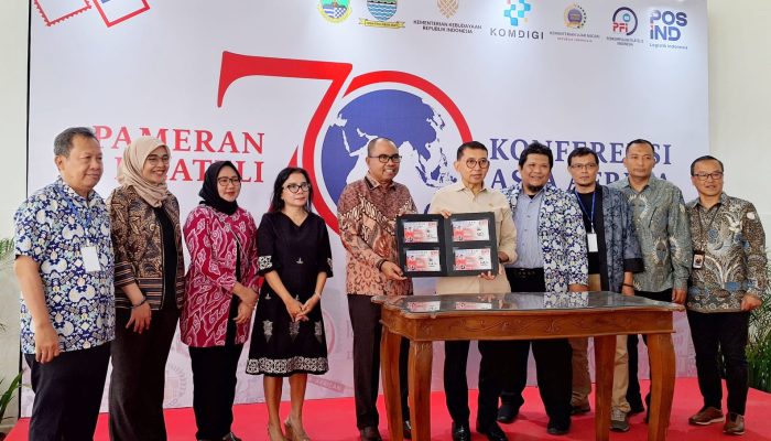 70 Tahun KAA: Pos Indonesia Hadirkan 3 Kelompok Koleksi Filateli Bersejarah di Bandung