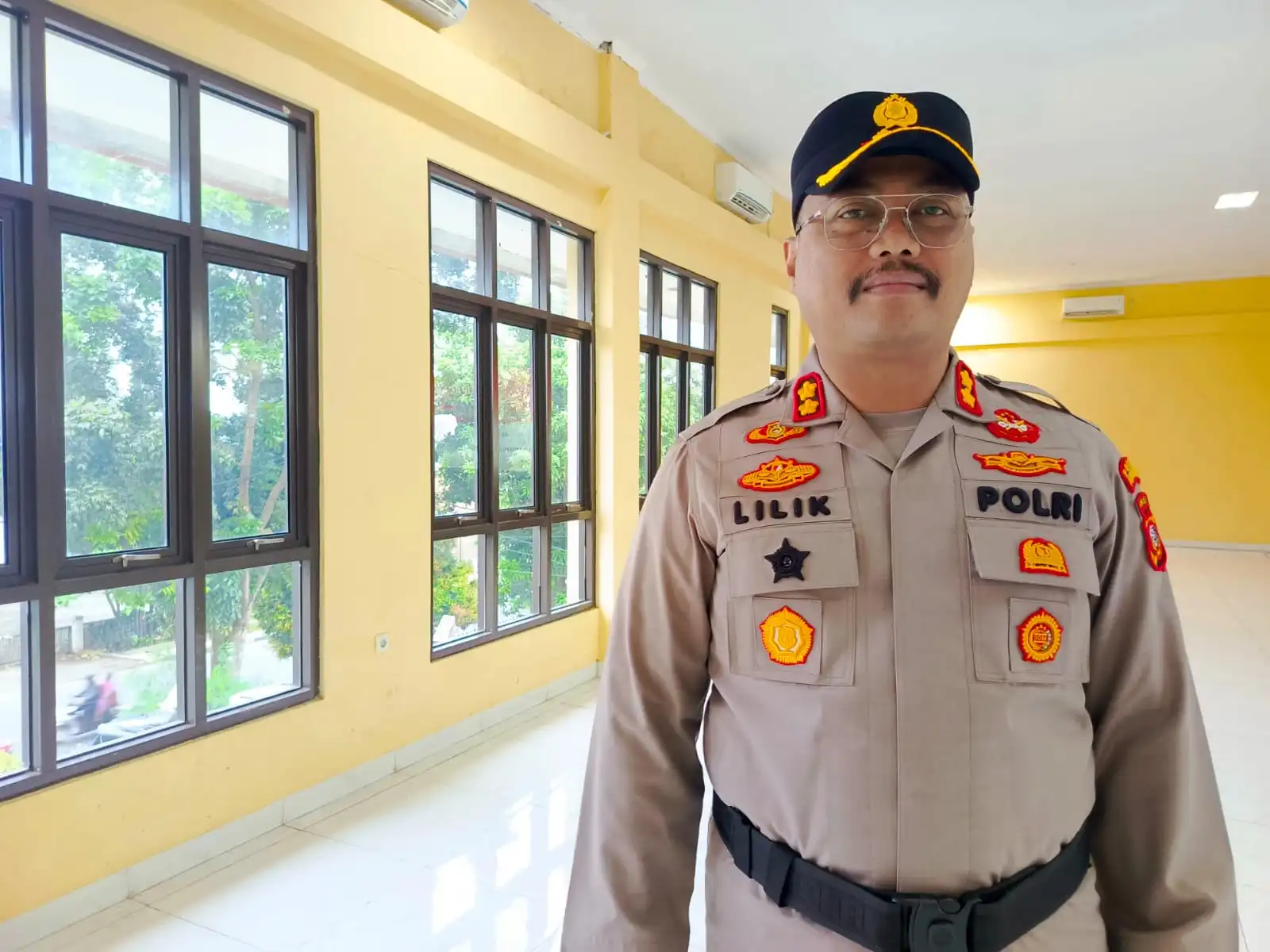Lapor premanisme di Purwakarta kini mudah! Hubungi Polres via WhatsApp 0821-1102-1963 atau Call Center 110, aktif 24 jam nonstop.