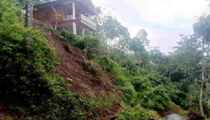 Diguyur Hujan Deras, Longsor Terjadi di Desa Banyurasa Tasikmalaya