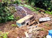 Pergerakan Tanah di Sumedang Putuskan Jalan dan Ancam 13 Rumah, Warga Minta Relokasi