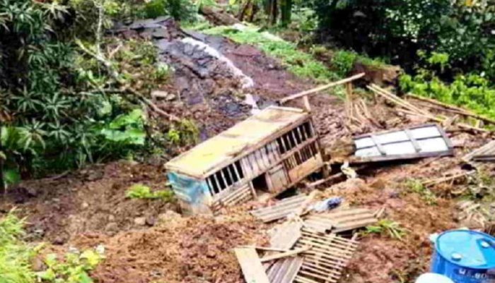 Pergerakan Tanah di Sumedang Putuskan Jalan dan Ancam 13 Rumah, Warga Minta Relokasi
