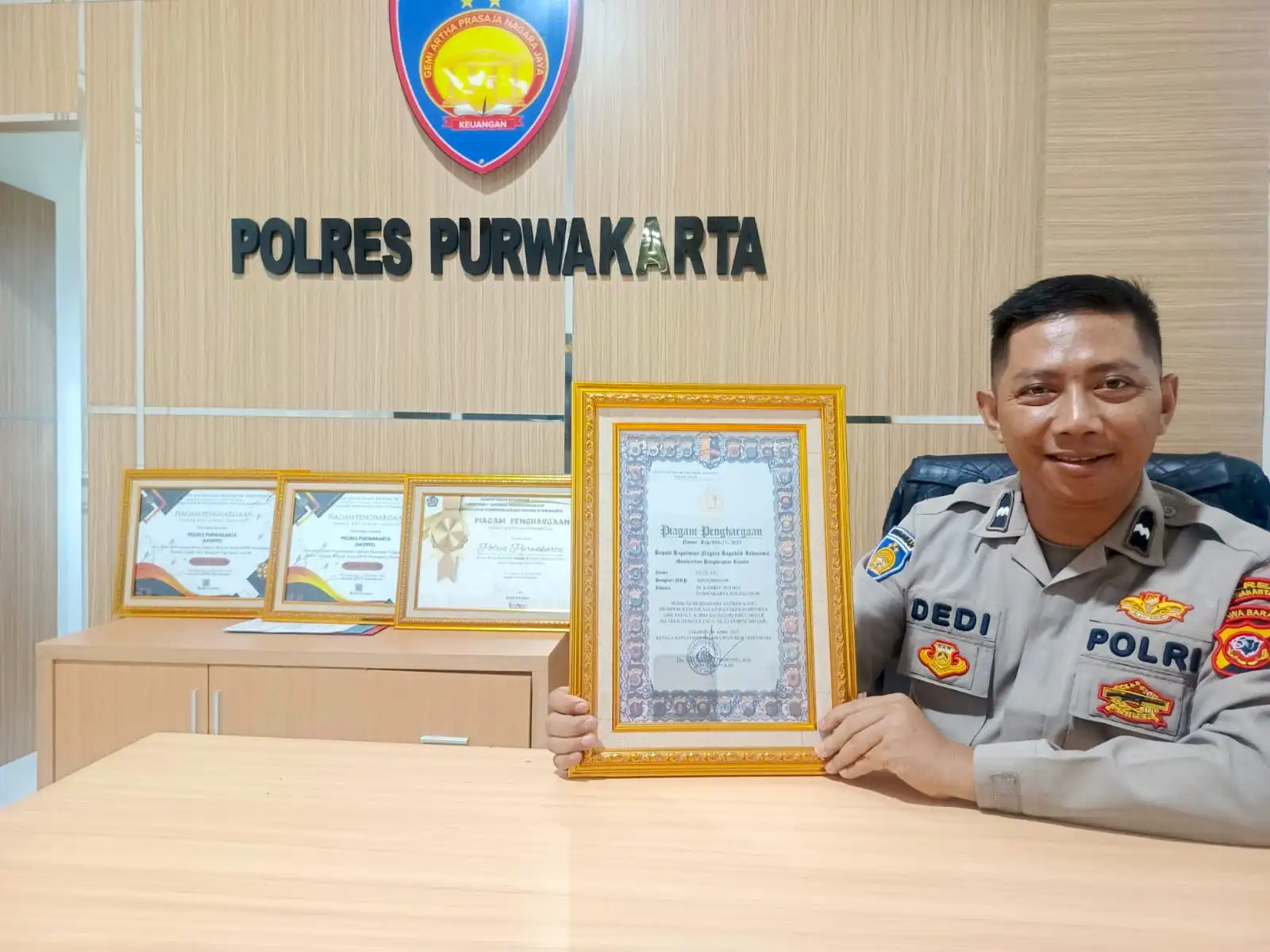 Polres Purwakarta raih Penghargaan Kapolri atas IKPA sempurna 2024, bukti tata kelola anggaran transparan dan akuntabel.
