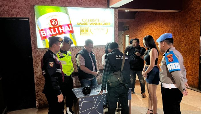 Razia Tempat Hiburan Malam, Polres Purwakarta Tes Urine 27 Orang dan Sita 391 Botol Miras