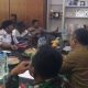 Sejumlah kades memprotes PPDB di SMAN 1 Jatitujuh Majalengka.