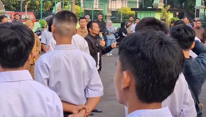 Isak Tangis Iringi Keberangkatan Siswa ke Barak Militer, Bupati Purwakarta Sampaikan Hal Ini