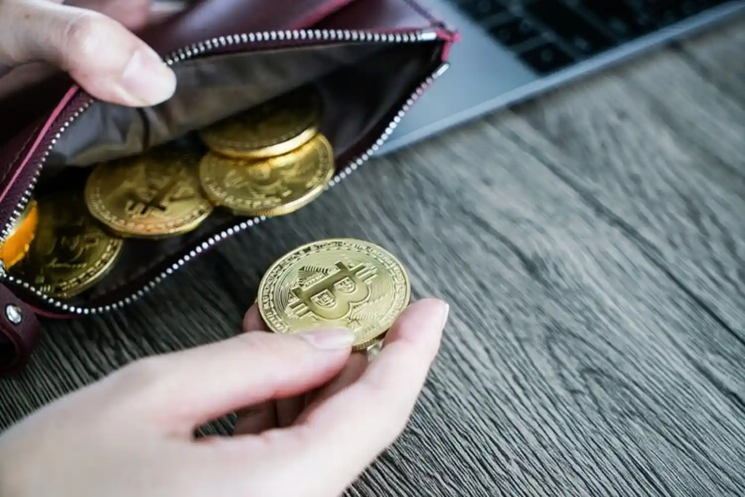Cara nabung Bitcoin dengan modal kecil secara rutin, aman, dan bijak lewat strategi DCA tanpa harus khawatir fluktuasi pasar