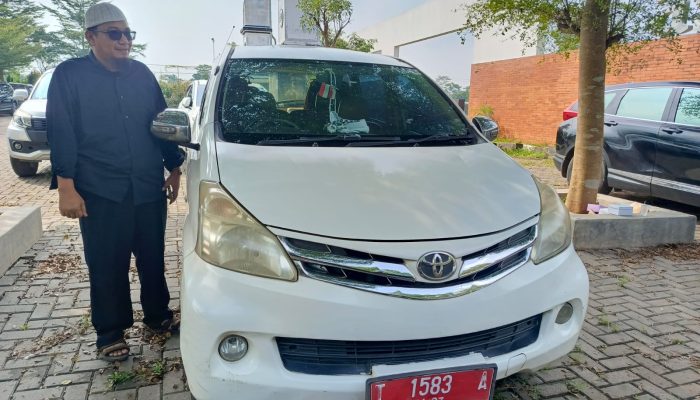 Kabid Pariwisata Purwakarta Jadi Sopir Antar Jemaah Haji Pulang ke Rumah