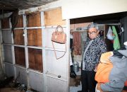 Tinjau Rumah Roboh di Pasirluyu Bandung, Farhan: Kemarau Basah Tingkatkan Risiko Bencana