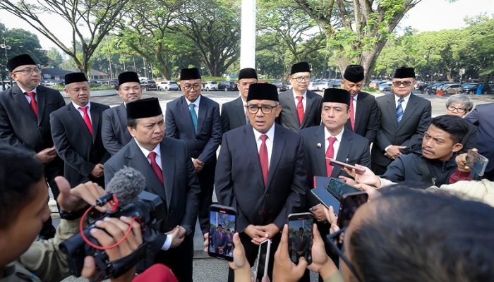 Farhan Tegaskan Tugas Berat Pejabat Baru, Minta Prioritaskan Sampah dan Stunting