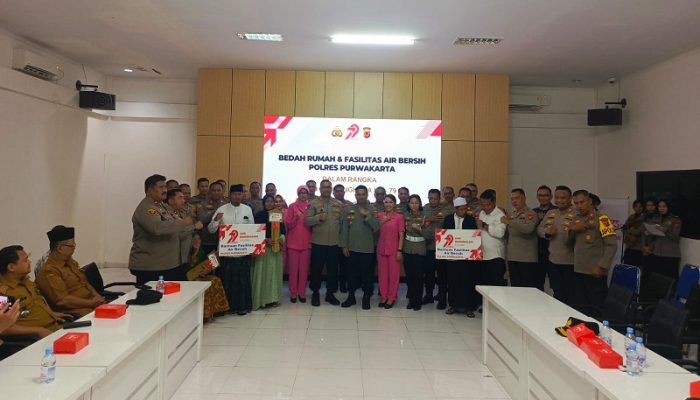 Sambut HUT Bhayangkara ke-79, Polres Purwakarta Bedah Rumah Warga dan Bangun Akses Air Bersih