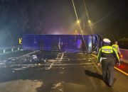 Detik-Detik Mencekam Bus Peziarah Terbalik di Tol Cipularang KM 70, 35 Orang Selamat