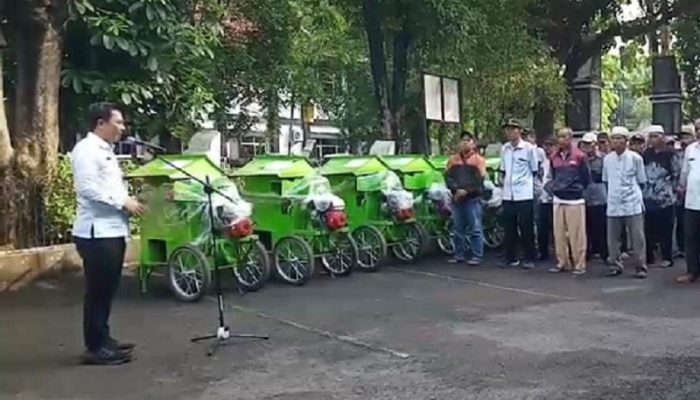 15 Kelompok Tani di Purwakarta Terima Mesin Perontok Padi dari Kementan