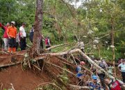 Longsor di Salawu Tasikmalaya, Dua Petani Hilang Tertimbun Tanah