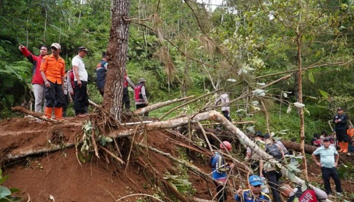 Longsor di Salawu Tasikmalaya, Dua Petani Hilang Tertimbun Tanah