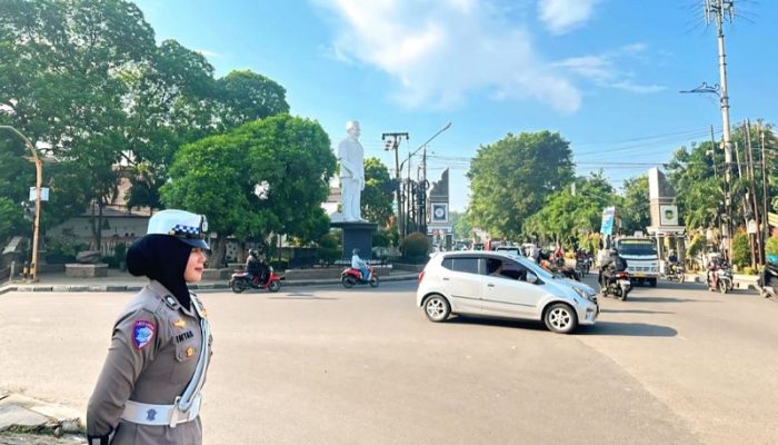 Senyum Ramah Polwan Purwakarta Bikin Meleleh: Wujudkan Polri Humanis