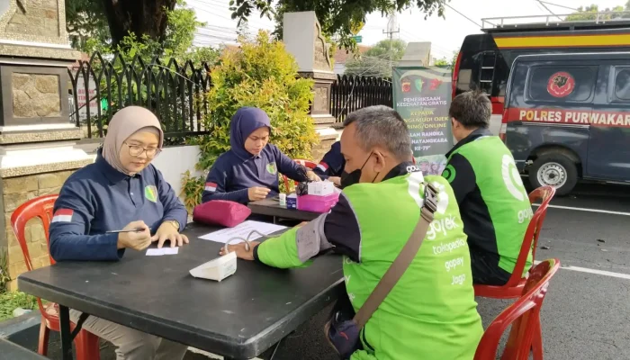 Tak Hanya Jaga Keamanan, Polres Purwakarta Bikin Ojol Senyum Sehat